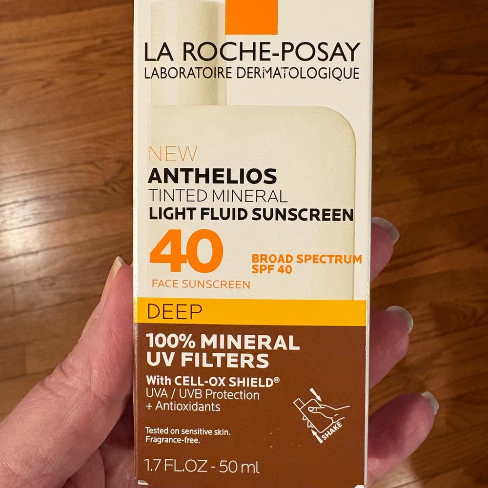 NEW La Roche-Posay Anthelios Tinted Mineral Sunscreen